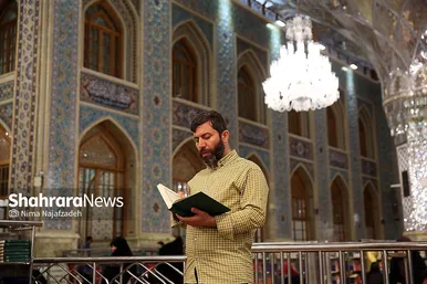 جزء خوانی قرآن کریم در حرم مطهر امام رضا (ع)