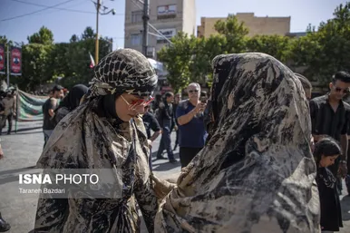 محرم ۱۴۰۴ | عکس‌هایی از آیین گل مالی روز عاشورا در خرم آباد