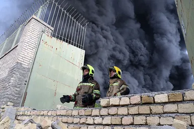آتش سوزی گسترده در کارخانه یخچال سازی
