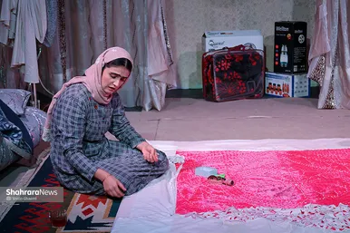 گزارش تصویری | نمایش «شربت زعفران، آویشن، پونه و چند قطره روغن گل مغربی»