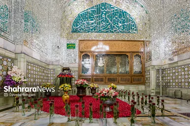آیین تعویض پرچم گنبد منور حرم مطهر رضوی