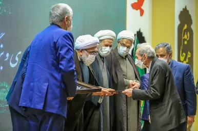 مراسم تجلیل از پژوهشگران برتر حوزه‌های علمیه آستان قدس رضوی