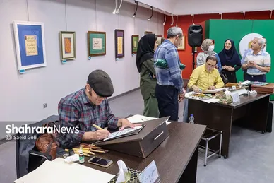 گزارش تصویری | رویداد هم‌نویسی «حصن حصین» با حضور استادان خوشنویسی مشهد در نگارخانه رضوان
