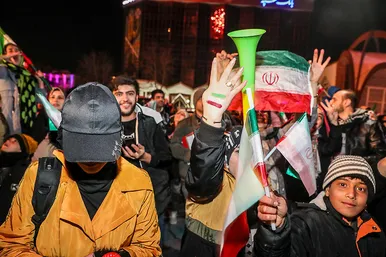 شادی مردم مشهد بعد از برد تیم ملی ایران مقابل ژاپن