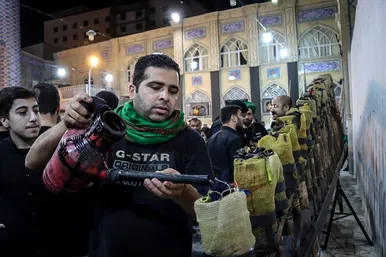 آئین سنتی مشعل گردانی نجفی‌ها در شب تاسوعا