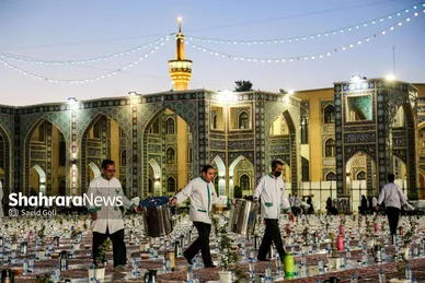 ضیافت افطاری زائران حرم مطهر رضوی