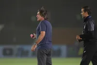 ساپینتو توسط هواداران استقلال اخراج شد