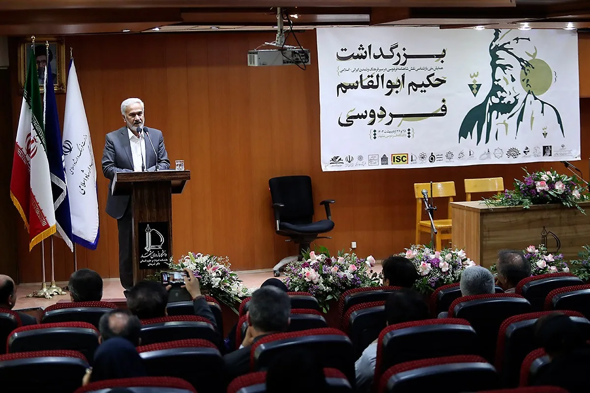 گسترش زیرساخت‌های زبان به وسیله شاهنامه