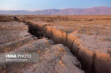 گزارش تصویری | عمیق‌ترین شکاف فرونشست کشور - نیشابور