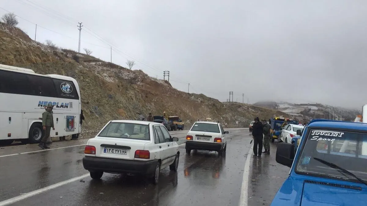 ۳۶ مصدوم در تصادف زنجیره‌ای در جاده نیشابور (۲۰ اردیبهشت)