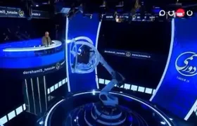 ترس عجیب شرکت&zwnj;کننده دورهمی از بازوی رباتیک + فیلم