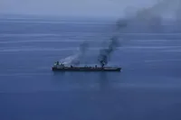 نفتکش اماراتی در تنگه هرمز هدف پرتابه قرار گرفت (۲۴ مهر ۱۴۰۵)