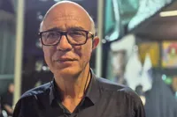 رهبر شهید، تمام‌قد از هنرمندان کشور دفاع می‌کردند