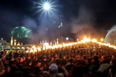 آئین سنتی مشعل گردانی نجفی‌ها در شب تاسوعا