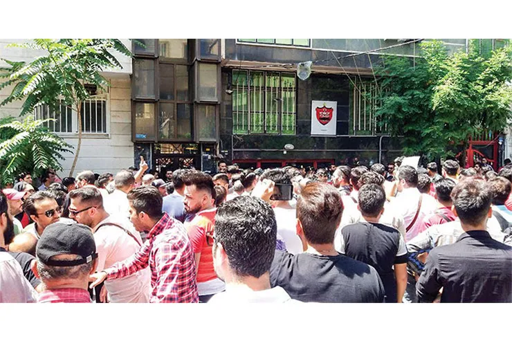 آژیر قرمز در باشگاه قرمزپوشان