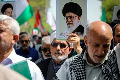 راهپیمایی ضدصهیونیستی نمازگزاران مشهدی و حمایت از عملیات وعده صادق سپاه