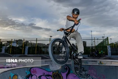 گزارش تصویری | ورزش‌های خیابانی؛ دوچرخه سواری BMX در جنوب تهران