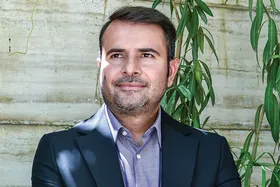 گفتگو با حمید مقدم&zwnj;متین داور بین&zwnj;المللی فوتبال ساحلی ایران | قاضی موفق میدان