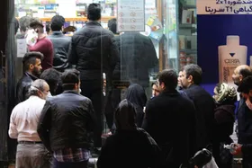روایتی از کمبود داروها در موج پنجم کووید ۱۹ | سرُم نیست، دارو&zwnj;های کرونا هم سهمیه&zwnj;بندی شد