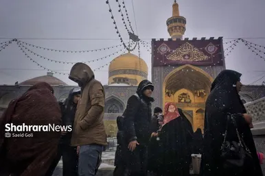 گزارش تصویری | یک روز برفی در حرم مطهر امام رضا(ع) - ۲۱ بهمن ۱۴۰۳