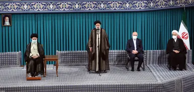 دیدار جمعی از مسئولان نظام و مهمانان شرکت کننده در کنفرانس وحدت اسلامی با رهبر معظم انقلاب