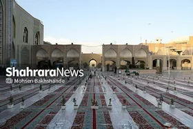 توزیع افطاری در باب الکاظم حرم مطهر امام رضا(ع)