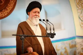 آیت الله علم الهدی: آتش زدن پرچم، توهین به هویت، ملیت و مقدسات کشور است | دانشگاه جای قلم و تضارب آراء و نه چاقو است