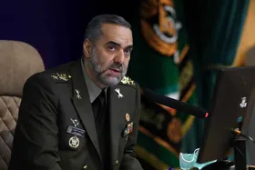 واکنش وزیر دفاع به خبر اعزام جنگنده و ناوشکن آمریکایی به تنگه هرمز: هیچ&zwnj;کس نمی&zwnj;تواند جمهوری اسلامی ایران را تهدید کند