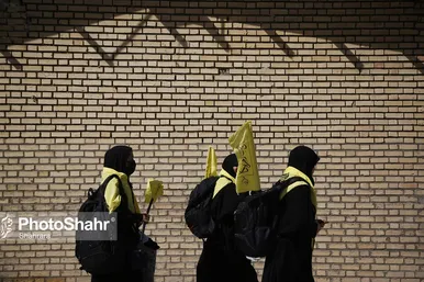 مراسم بدرقه کاروان دانش‌آموزی به راهپیمایی اربعین