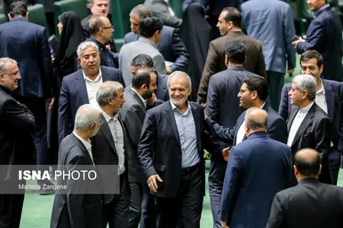 عکس‌هایی از رئیس جمهور در جلسات رای اعتماد وزرای پیشنهادی