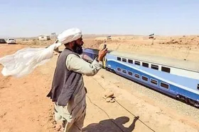 قطار حامل کمک&zwnj;های ایران با استفاده راه آهن خواف &ndash; هرات به ایستگاه روزنک رسید