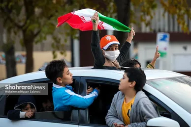 شادی مردم مشهد بعد از برد تیم ملی ایران