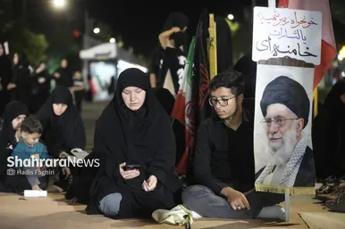 گزارش تصویری | یکصدویازدهمین شب از حضور مردم مشهد مقدس در سنگر خیابان