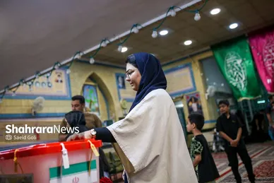 عکس‌هایی از دور دوم انتخابات ریاست جمهوری در مشهد (۴)