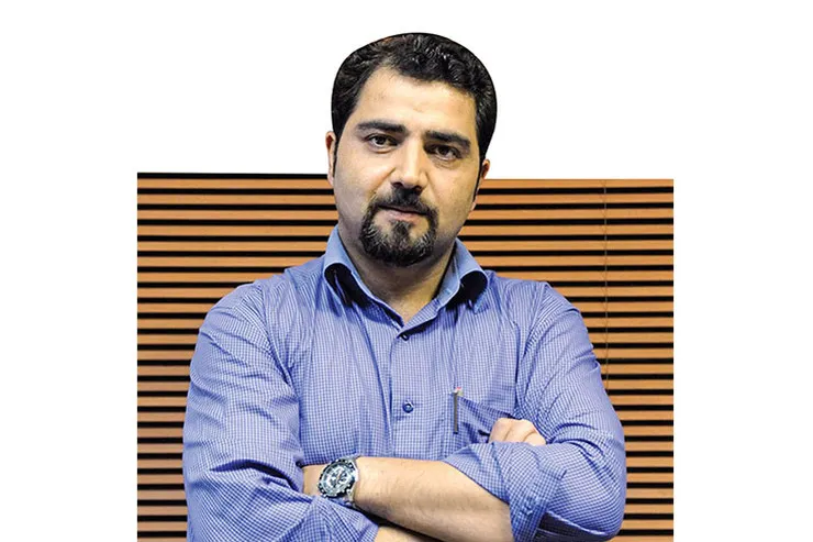 مثلث تئاتر مشهد کامل است