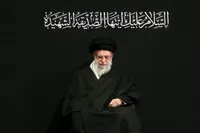 کتاب سوگواژه‌های شاعران جبهه مقاومت در فراق رهبر شهید انقلاب رونمایی شد
