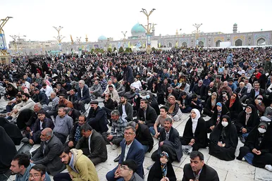 حال و هوای حرم مطهر رضوی در زمان سخنرانی نوروزی مقام معظم رهبری