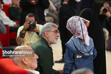 مراسم رونمایی از تقریظ رهبر انقلاب بر کتاب 