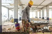 دیوار کوتاه کارگران ساختمانی در برابر بیمه تأمین اجتماعی