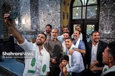 عرض ارادت قهرمانان ورزش ایران در حرم مطهر رضوی