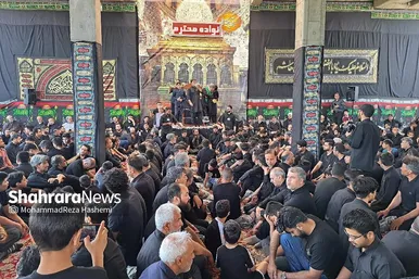 ظهر عاشورا در هیئت قندهاری‌های مشهد