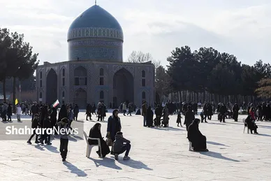 آیین چراغ برات در آرامگاه خواجه ربیع
