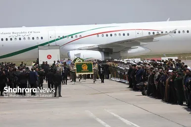 عکس‌هایی از مراسم استقبال از پیکر مطهر رئیس‌جمهور شهید در فرودگاه مشهد