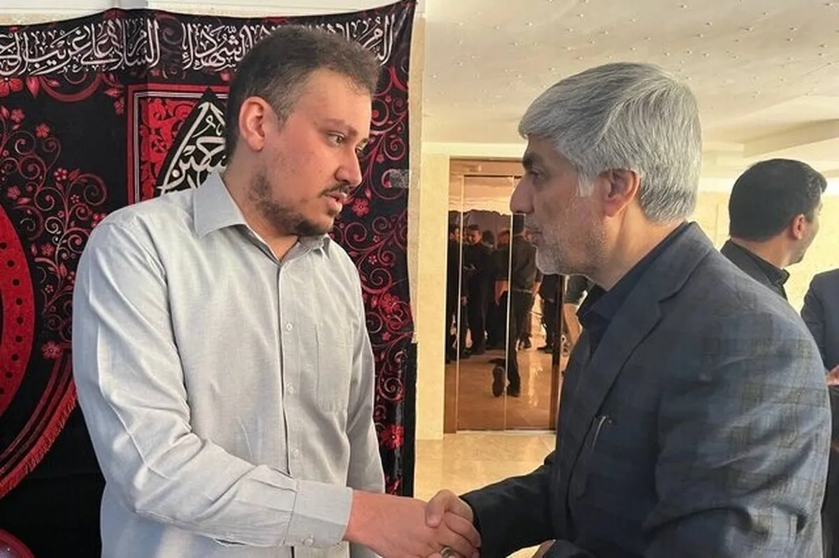 حضور وزیر ورزش در منزل شهید امیرعبداللهیان و سردار موسوی