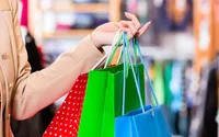 ساختن روزی خوش با بازارگردی با مادر