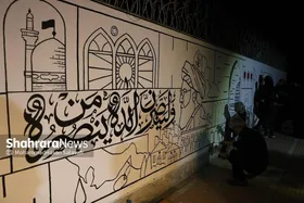 گرافیک مقاومت با اثر بین&zwnj;المللی &laquo;قوموا لله&raquo; | ترسیم نخستین دیوارنگاره حماسی مشترک هنرمندان لبنان، یمن و ایران در مشهد + فیلم