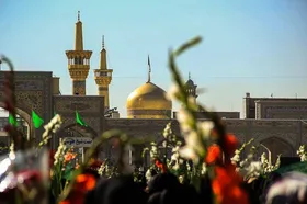 گلاب پاشی هرروزه معابر شهر در دهه کرامت/ جانمایی گل نوشته&zwnj;ها در میادین شهر