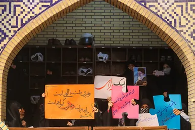  همایش حوزویان در پاسخ به اهانت نشریه فرانسوی