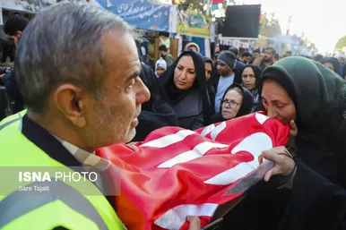 عکس‌هایی از مراسم سالگرد شهادت حاج قاسم سلیمانی در گلزار شهدای کرمان