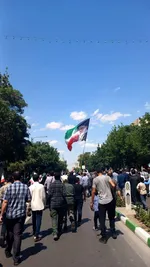 حرکت زائران از صحن‌های مختلف حرم مطهر رضوی به سمت باب‌الجواد(ع) و محل آغاز راهپیمایی ضد رژیم صهیونیستی